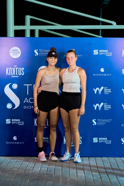 Yasmine Ezzat & Daria Yesypchuk with the trophy at Soma Bay